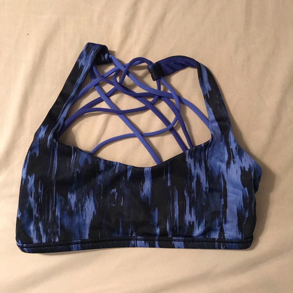 Lululemon free to be wild bra size 4